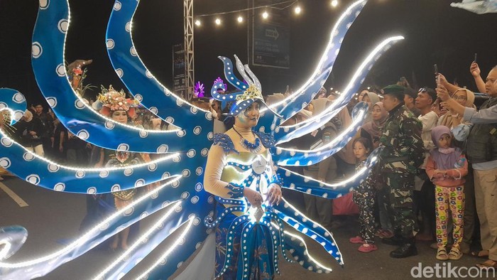 Parade kostum Pangandaran Night Karnaval Parade kostum Pangandaran Night Karnaval