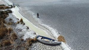 Penampakan Danau Titicaca Peru yang Mengering