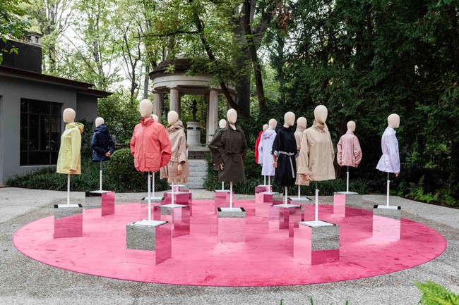 Dalam kolaborasinya dengan Geox, aktris yang mengawali kariernya di dunia hiburan sebagai penari balet itu mendesain sebuah koleksi kapsul. Koleksi tersebut akan diluncurkan pada Februari 2024 mendatang. (Foto: MAX MONTINGELLI/GEOX)