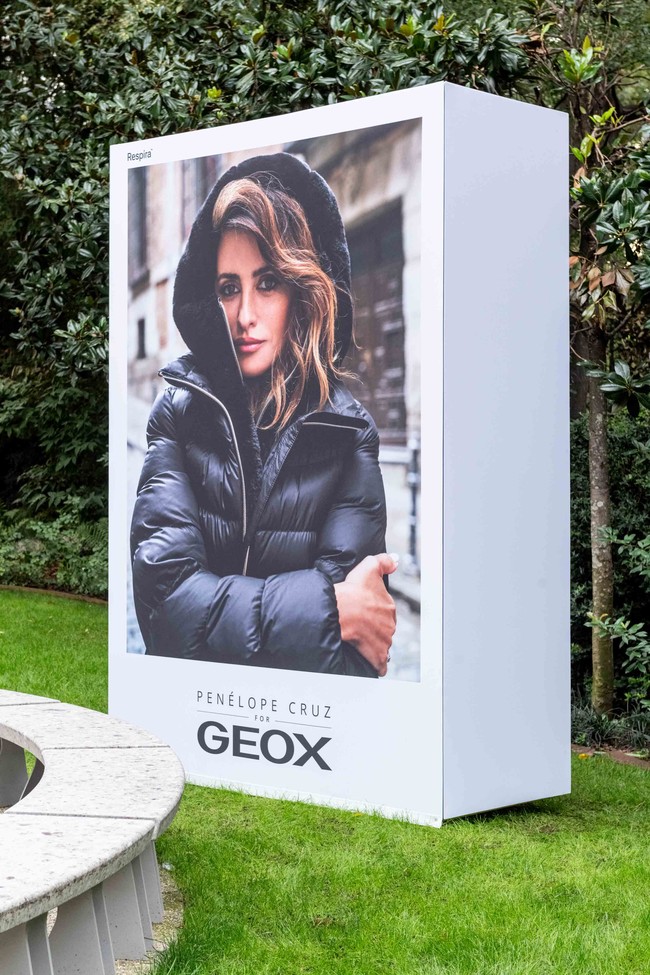 Ia dibantu adiknya, Monica, seorang aktris yang juga penari. Selama 20 tahun terakhir, aku dan Monica mendesain untuk beberapa jenama. Kami sangat tertarik dengan fashion dan suka bekerja sama. Itu mengapa kami ingin melakukannya lagi,” kata Penelope dalam keterangan tertulisnya. (Foto: MAX MONTINGELLI/GEOX)