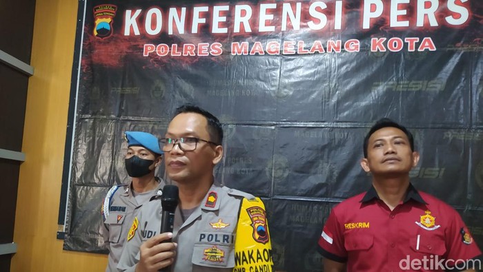 Wakapolres Magelang Kota Kompol Budi Yuwono Fajar Wisnugroho saat memberikan keterangan di Polres Magelang Kota, Sabtu (11/11/2023).