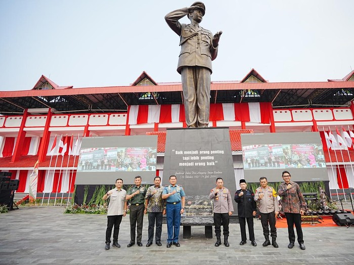 Peresmian Monumen Jenderal Hoegeng Iman Santoso di Kota Pekalongan, Jawa Tengah (Jateng).