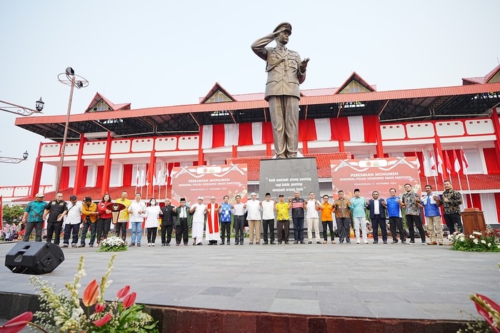 Peresmian Monumen Jenderal Hoegeng Iman Santoso di Kota Pekalongan, Jawa Tengah (Jateng).