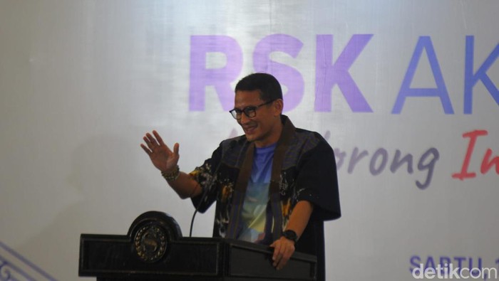 Menparekraf Sandiaga Uno saat mengisi acara Rumah Siap Kerja di Hotel Sheraton Mustika Yogyakarta, Sabtu (11/11/2023) malam.