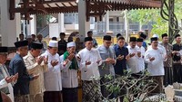 Rombongan Prabowo tiba di Ponpes Tebuireng sekitar pukul 09.58 WIB, Sabtu (11/11/2023). Ketua Umum Partai Gerindra ini kemudian disambut sejumlah pengurus partai dan ulama.