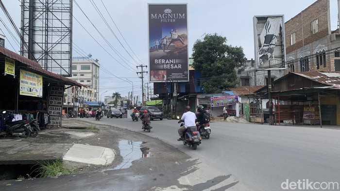 Salah satu sisi jalan di Kecamatan Marelan (Raja Malo Sinaga/detikSumut)