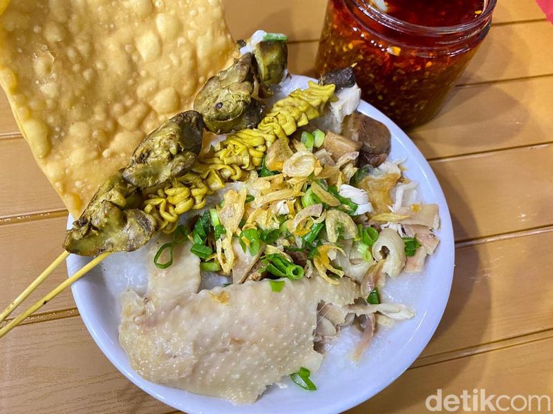 Sensasi Nikmat Bubur Ayam Oriental Tendaan Racikan H. Furoda