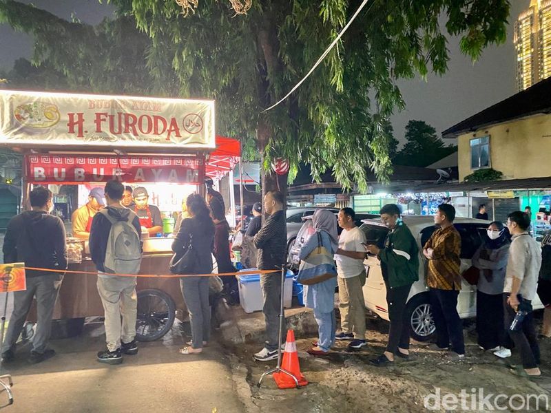 Sensasi Nikmat Bubur Ayam Oriental Tendaan Racikan H. Furoda