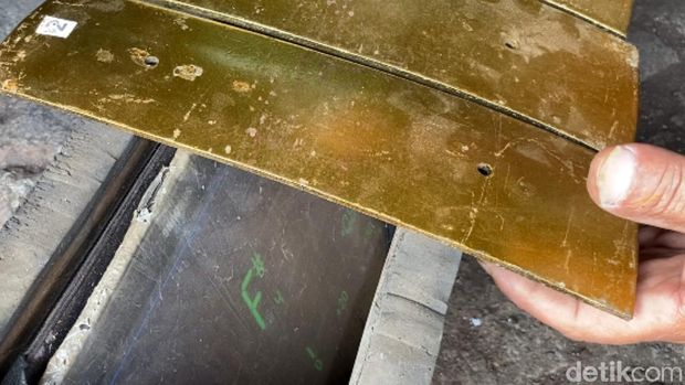 Tempat servis alat musik tradisional Sunda milik Pepen di Kiaracondong, Kota Bandung