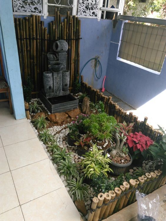 Teras Rumah Minimalis dengan Air Mancur.