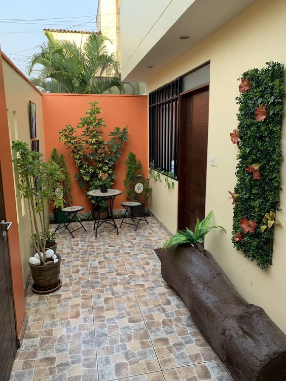 Teras Rumah Minimalis dengan Kursi.