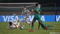 Senegal menambah jarak kemenangan dari Argentina. Amara Diouf kembali mencatatkan dirinya di papan skor pada menit ke 38.