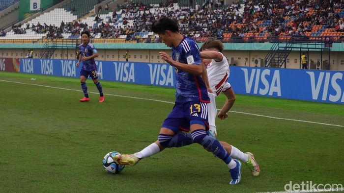Timnas Jepang Vs Polandia di Piala Dunia U-17. Jepang berhasil mengalahkan Polandia dengan skor 1-0 di Stadion Si Jalak Harupat, Kabupaten Bandung