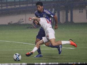 Hujan Sempat Tunda Laga Timnas Jepang Vs Polandia