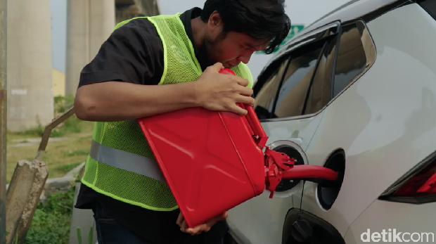 Toyota Yaris Cross Hybrid diuji ekstrem dengan bensin Rp 100 ribu untuk menempuh Jakarta-Bandung.