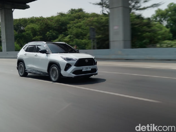 Gaspol Toyota Yaris Cross Hybrid Jakarta-Bandung Modal Bensin Rp 100 Ribu