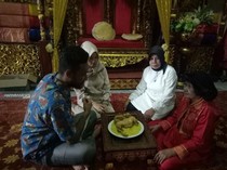 Mengenal Tradisi Tepung Tawar Perdamaian Palembang