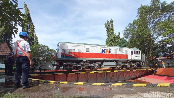 Turn table di Stasiun Cirebon Kejaksan.