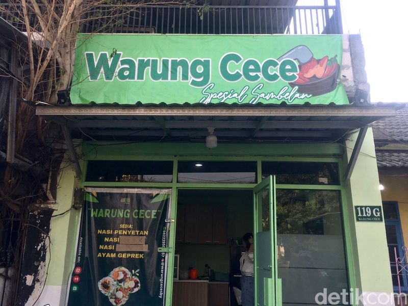 Cece Donna yang jualan penyetan di Surabaya
