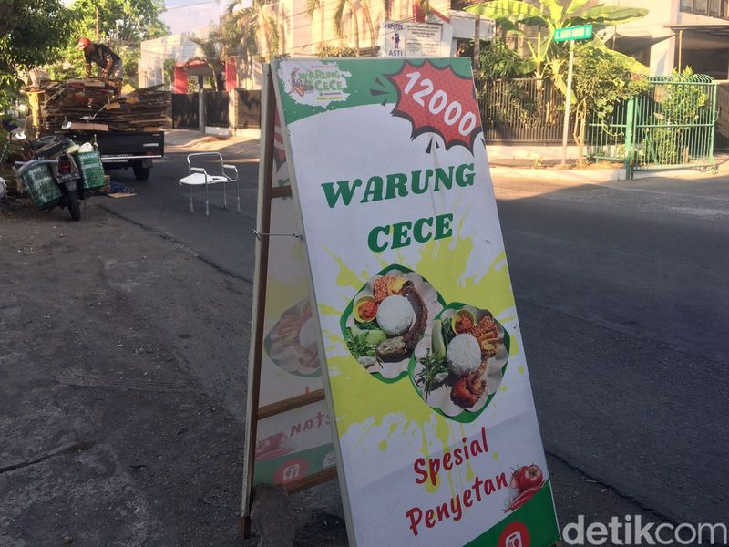 Cece Donna yang jualan penyetan di Surabaya