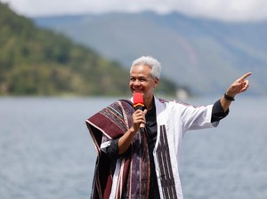 Ganjar Terpukau Kecantikan Danau Toba, Dorong Jadi Wisata Kelas Dunia