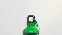 Berbeda dari yang lain, botol minum ini didesain seperti kemasan pembersih lantai. Foto: Twitter/Instagram