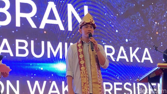 Gibran di acara konsolidasi Koalisi Indonesia Maju (KIM) Sumatera Selatan di Jakabaring Sport City, Palembang (Firda Cynthia/detikcom)