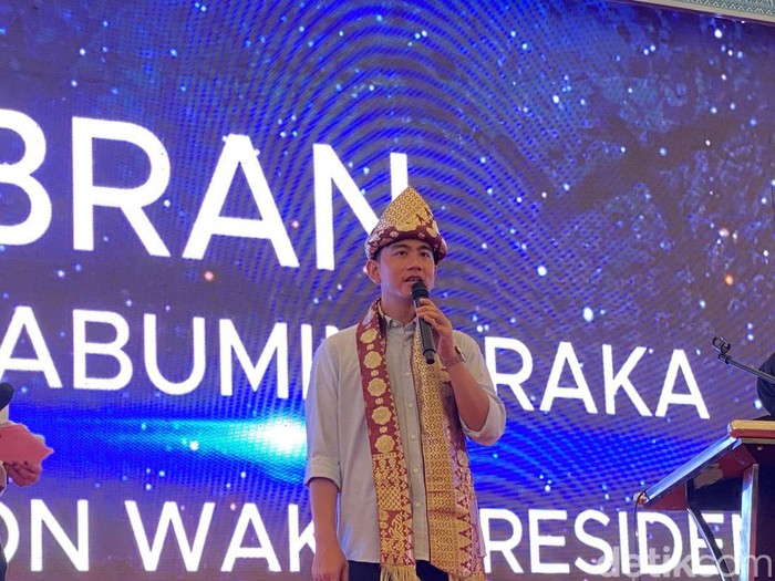 Gibran di acara konsolidasi Koalisi Indonesia Maju (KIM) Sumatera Selatan di Jakabaring Sport City, Palembang (Firda Cynthia/detikcom)