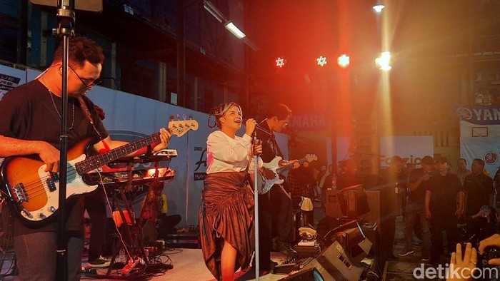Penyanyi Idgitaf tampil memukau dalam malam puncak Classy Yamaha Youth Festival di Makassar, Sulawesi Selatan (Sulsel).
