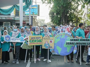 Turun ke Jalan, Insan Kesehatan di Lamongan Kampanye Hidup Sehat & Bersih