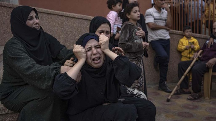 Palestinians mourn their relatives killed in the Israeli bombardment of the Gaza Strip, in the hospital in Khan Younis, Saturday, Nov. 11, 2023. ( AP Photo/Fatima Shbair)