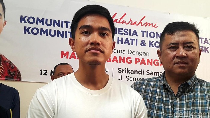 Kaesang Pangarep dan Ketua DPW PSI Sumut Nezar Djoeli (Nizar Aldi/detikSumut)