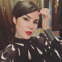 “Aku tidak ingin tongkat (sihir) ini lagi dalam hidupku. Aku hanya menginginkan Yesus. Aku merasa bahwa teknik pernapasan, mantra atau pemujaan terhadap alam hanyalah penyangga. Itu sebenarnya bukan jawaban,” jelasnya. Foto: dok. Instagram