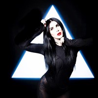 “Aku hanya mencari jawaban dan makna di banyak tempat yang salah, seperti yang dilakukan kebanyakan orang,” ucap Kat dalam podcast Relatable with Allie Beth Stuckey. Foto: dok. Instagram