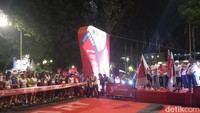 Semarak BTN Jakarta Run 2023 sudah terasa semenjak jam 4.00 WIB dinihari. Nampak dari pantauan detikcom di depan Balai Kota DKI Jakarta semua peserta sudah bersiap untuk mengikuti perlombaan sesuai dengan kategorinya masing-masing. (Foto: DetikHealth/Averus Al Kautsar)