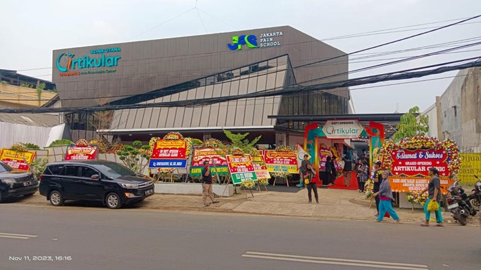 PT. Pain Inisiasi Indonesia, menghadirkan klinik artikular di Radio Dalam, Jakarta Selatan. Ini diklaim sebagai klinik artikular terbesar di Indonesia.