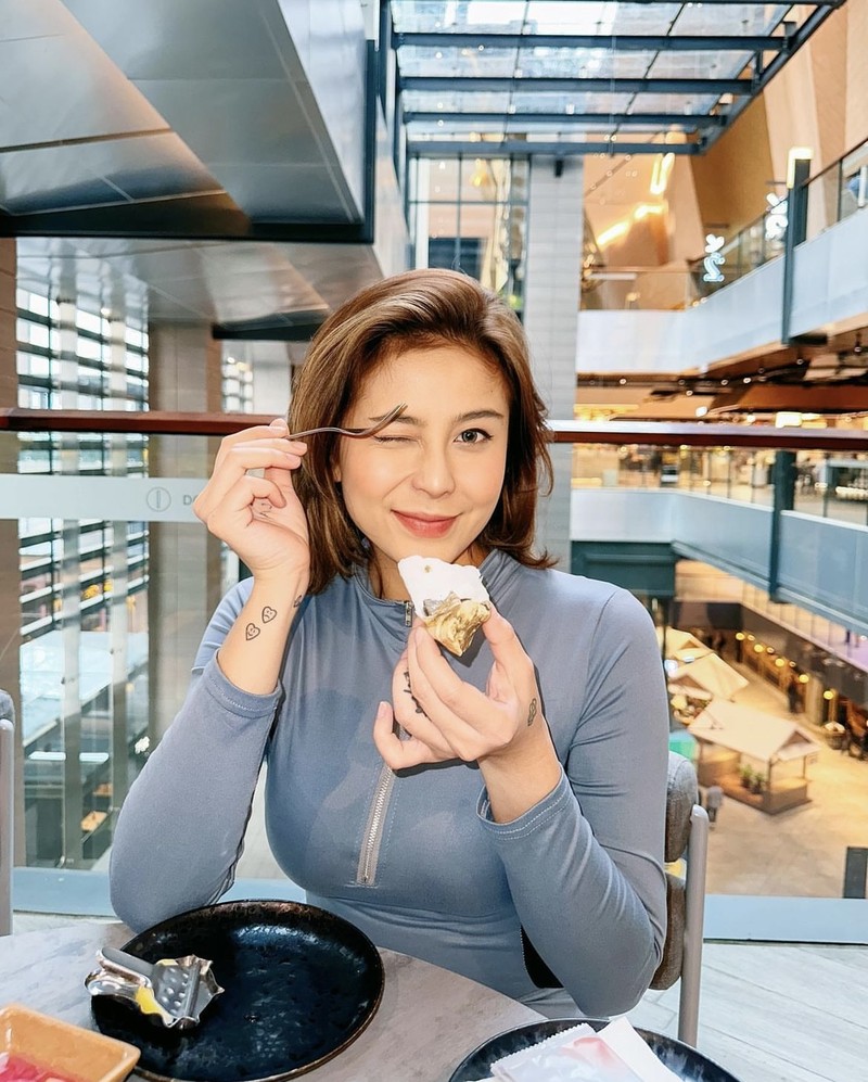 Kulineran Seru Awkarin Saat Ngopi hingga Makan Korean BBQ