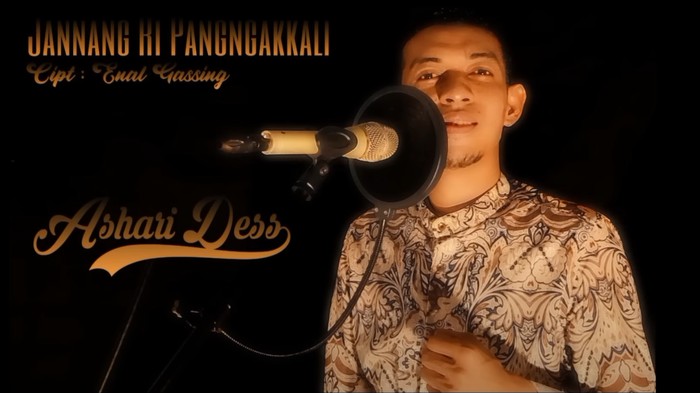 Lagu Makassar Jannang Ri Pangakkali oleh Ashari Sitaba.
