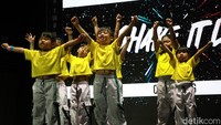 Sejumlah anak memperlihatkan kemampuannya menari yang digelar oleh O-Two Dance School berlangsung di Tangerang Selatan, Minggu (12/11/2023).