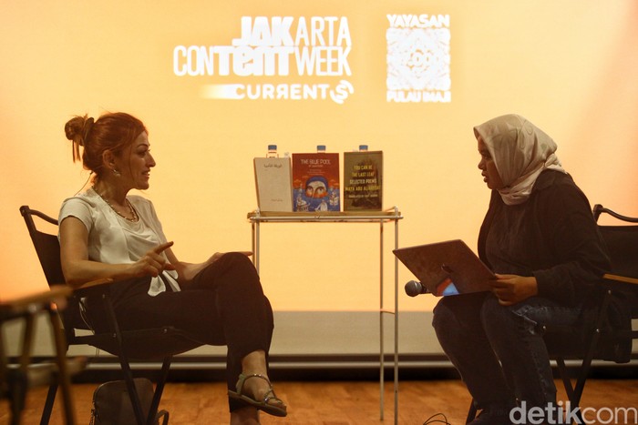 Novelis Palestina Maya Abu Al-Hayyat