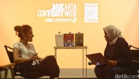 Karyanya pernah muncul di A Bird Is Not a Stone: An Anthology of Contemporary Palestine Poetry (Freight Books, 2014). Dia juga editor The Book of Ramallah: A City in Short Fiction (Comma Press, 2021). Foto: Ari Saputra/ detikcom
