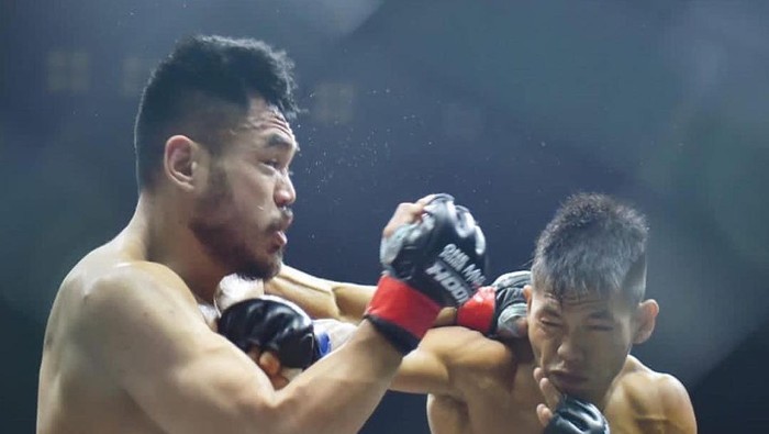 Muncul juara baru di kelas ringan One Pride MMA. Ini menyusul kemenangan Ronald Mastrana Siahaan atas Angga The Hitman