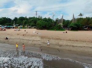 Pesona Pantai Padma Bali, Cocok untuk Sunset dan Berselancar