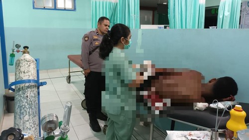 Korban penikaman di Sikka dirawat di rumah sakit, Minggu (12/11/2023).