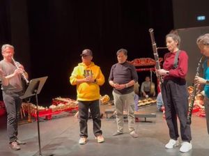 Seniman Sumedang Konser Bareng Le Concert Imprompto di Paris