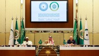 Sekretaris Jenderal Organisasi Kerjasama Islam (OKI) Hissein Brahim Taha, Menteri Luar Negeri Arab Saudi Pangeran Faisal bin Farhan Al Saud dan Sekretaris Jenderal Liga Arab Ahmed Aboul Gheit menghadiri konferensi pers selama KTT Organisasi Kerjasama Islam (OKI) untuk membahas krisis Gaza, di Riyadh, Arab Saudi, 11 November 2023.