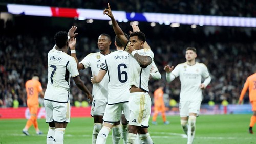 Soccer Football - LaLiga - Real Madrid v Valencia - Santiago Bernabeu, Madrid, Spain - November 11, 2023 Real Madrids Rodrygo celebrates scoring their fourth goal with teammates REUTERS/Isabel Infantes