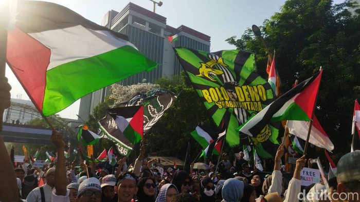Samudra Manusia dari Surabaya untuk Palestina