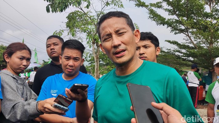 Sandiaga Uno ditemui usai menghadiri acara DPW PPP DIY di Moyudan, Sleman, Minggu (12/11/2023).