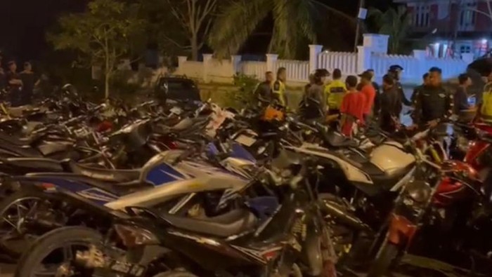 Satlantas Polres Pelalawan menangkap puluhan motor pembalap liar. (dok Satlantas Polres Pelalawan).